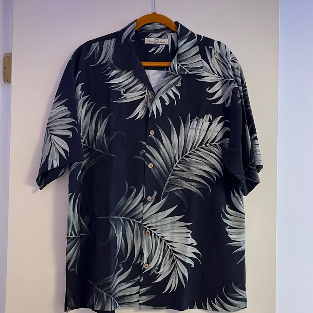 Tommy Bahama tropical shortsleeved button down